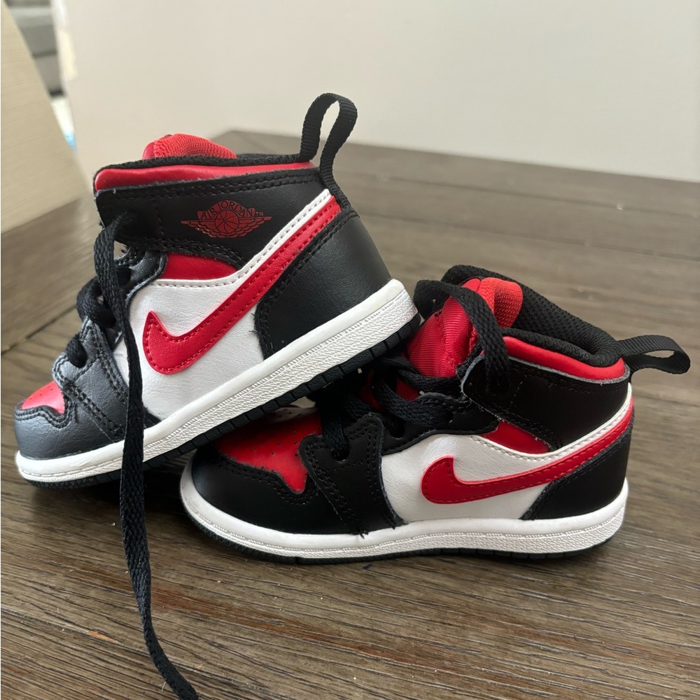 Toddler Jordan shoes. 7C